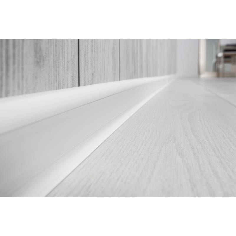IZZI 762 Sockelleiste 2.5M