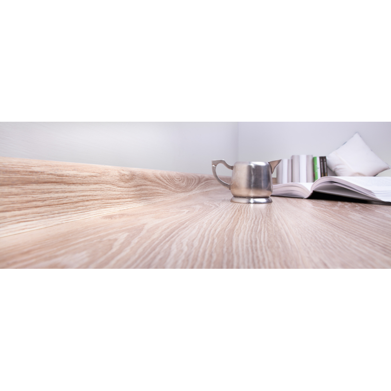 IZZI 762 Sockelleiste 2.5M